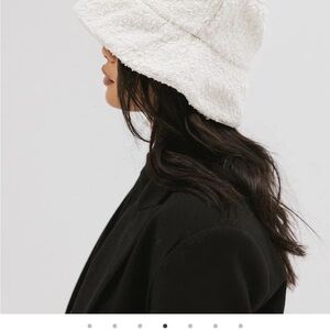 Gigi Pip Boucle White Bucket Hat Sz S/M 57